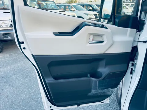 New Toyota Hiace 2.8L Commuter M/T Highline 2024