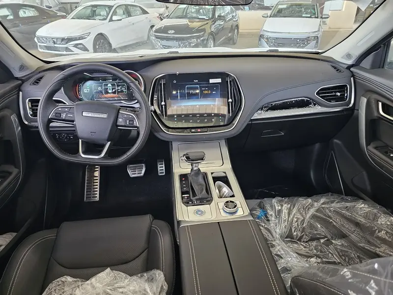 Discover undefined undefined Exterior Interior Images.Find all aspects and details of cars.