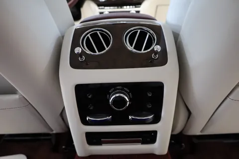 Discover undefined undefined Exterior Interior Images.Find all aspects and details of cars.