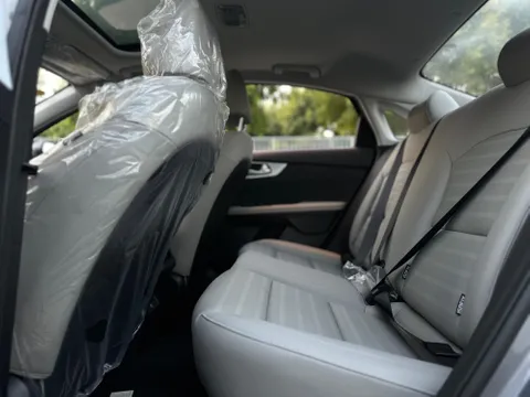 Discover undefined undefined Exterior Interior Images.Find all aspects and details of cars.