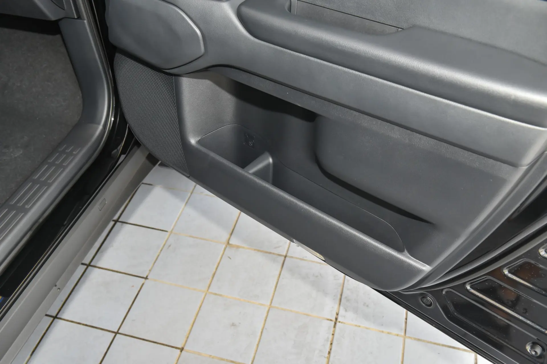 Discover Toyota Toyota Prado Exterior Interior Images.Find all aspects and details of cars.