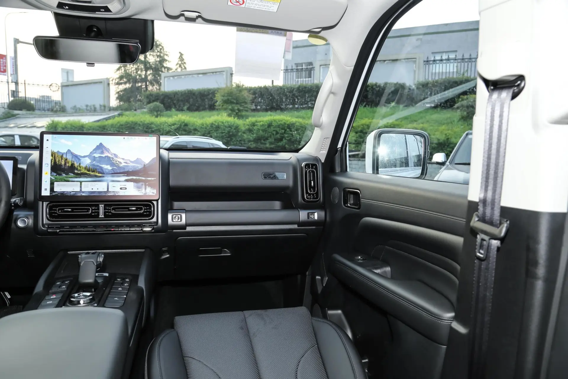 Discover Haval Haval H9 Exterior Interior Images.Find all aspects and details of cars.