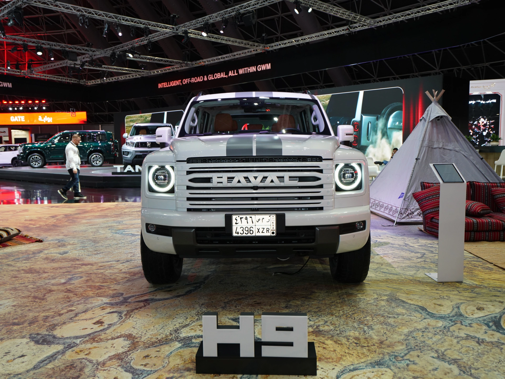 Discover Haval Haval H9 Exterior Interior Images.Find all aspects and details of cars.