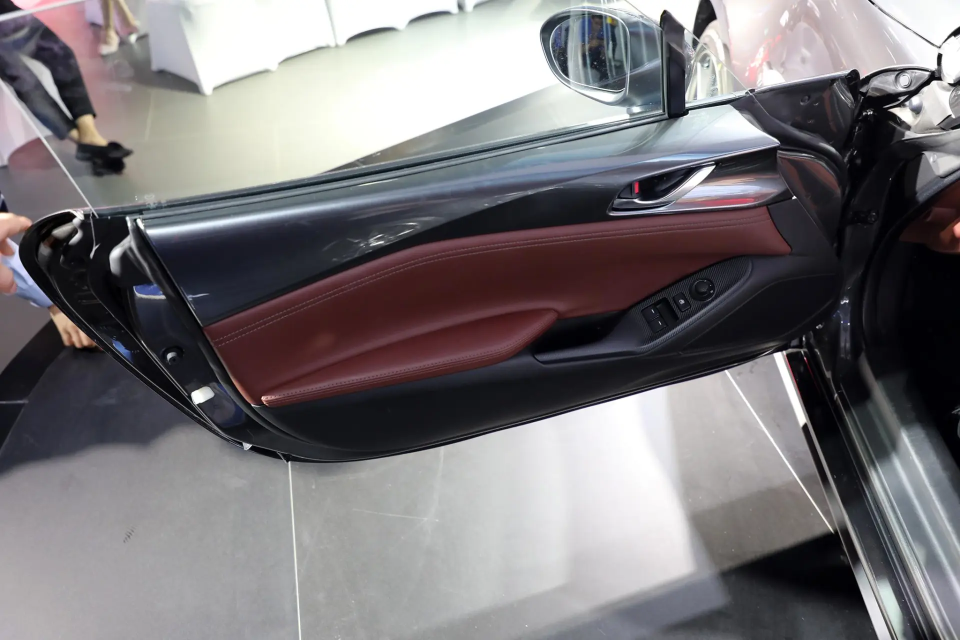 Discover Mazda Mazda MX5 Exterior Interior Images.Find all aspects and details of cars.