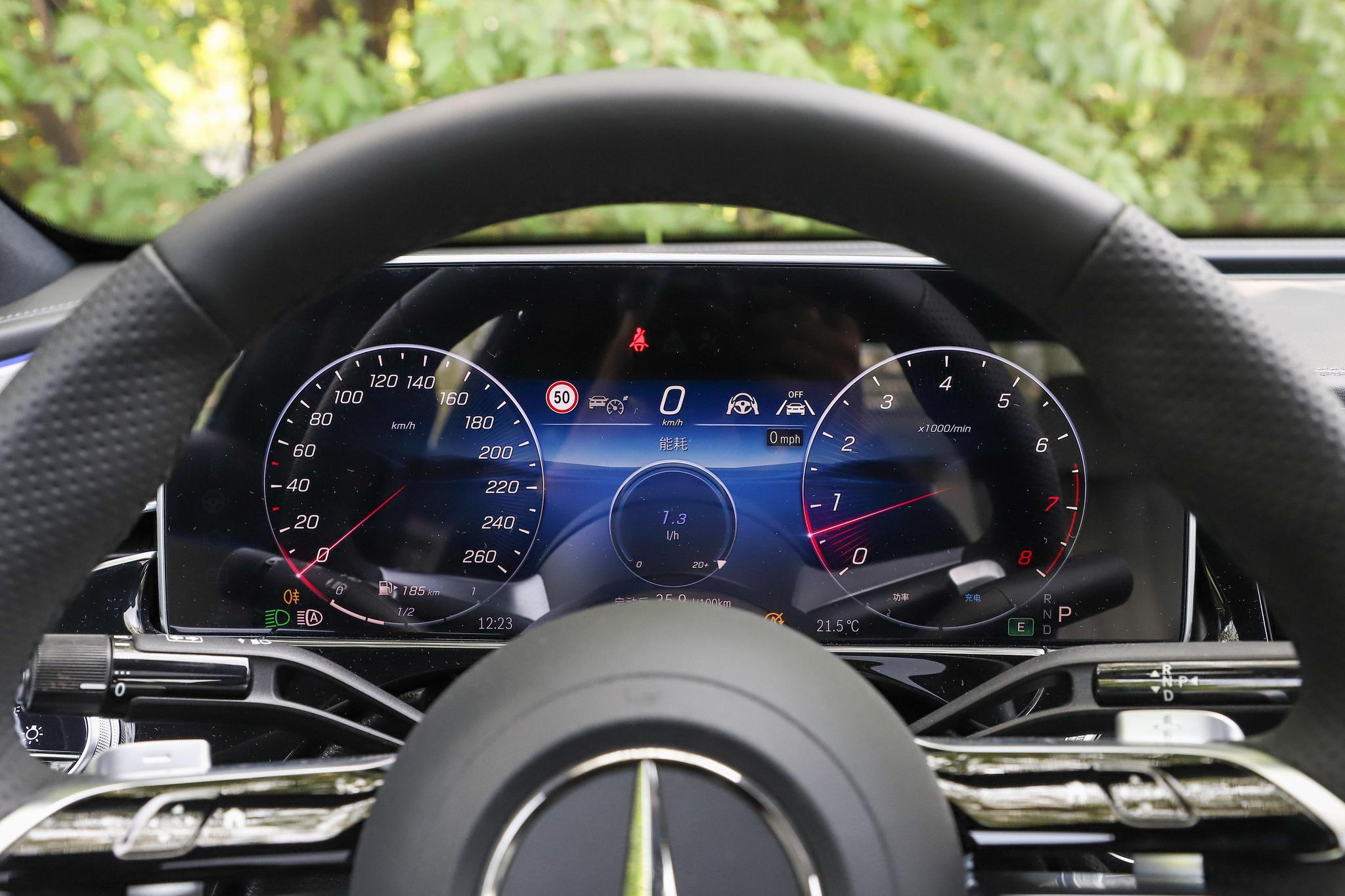 the 13th interior image of Mercedes-Benz E Class.