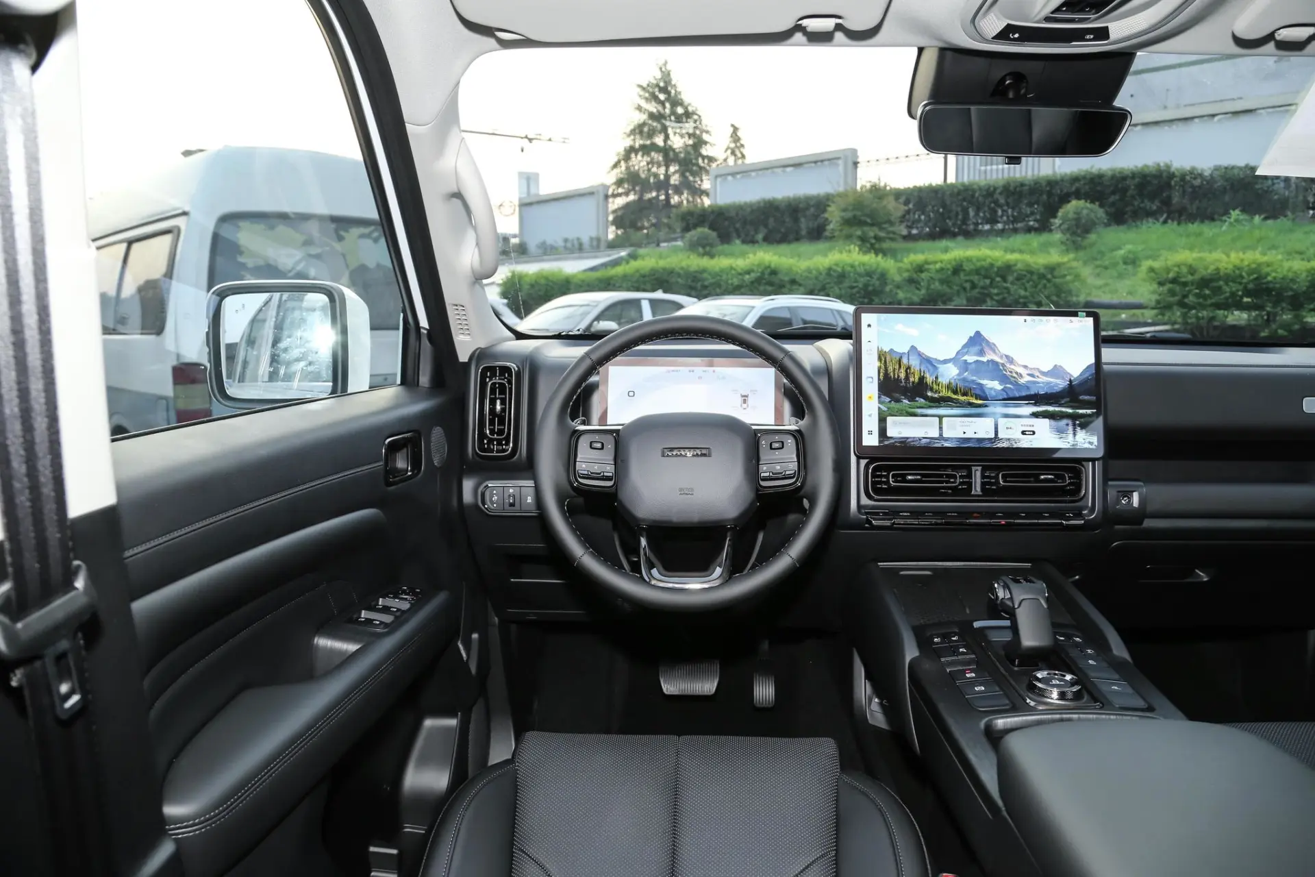 Discover Haval Haval H9 Exterior Interior Images.Find all aspects and details of cars.