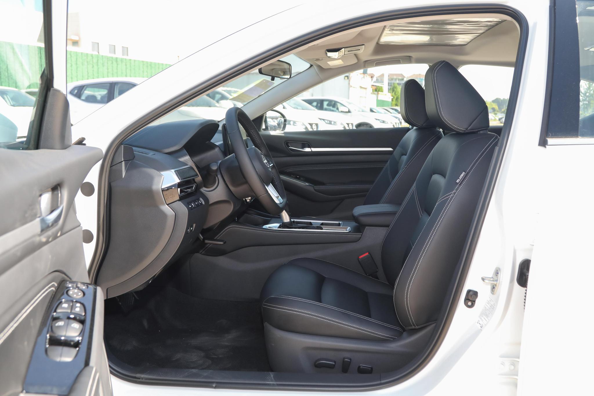 Discover Nissan Nissan Altima Exterior Interior Images.Find all aspects and details of cars.