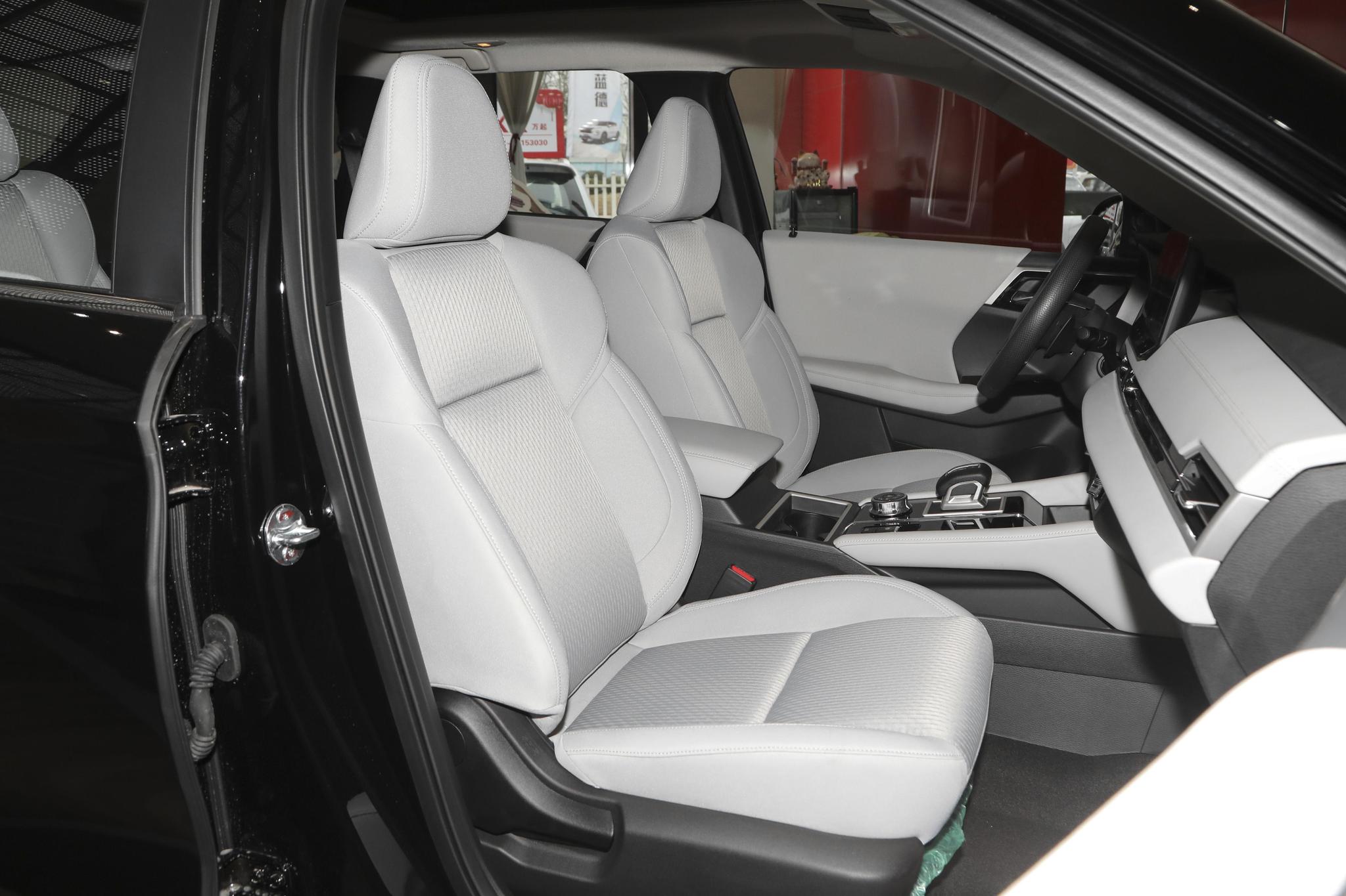 Discover Mitsubishi Mitsubishi Outlander Exterior Interior Images.Find all aspects and details of cars.