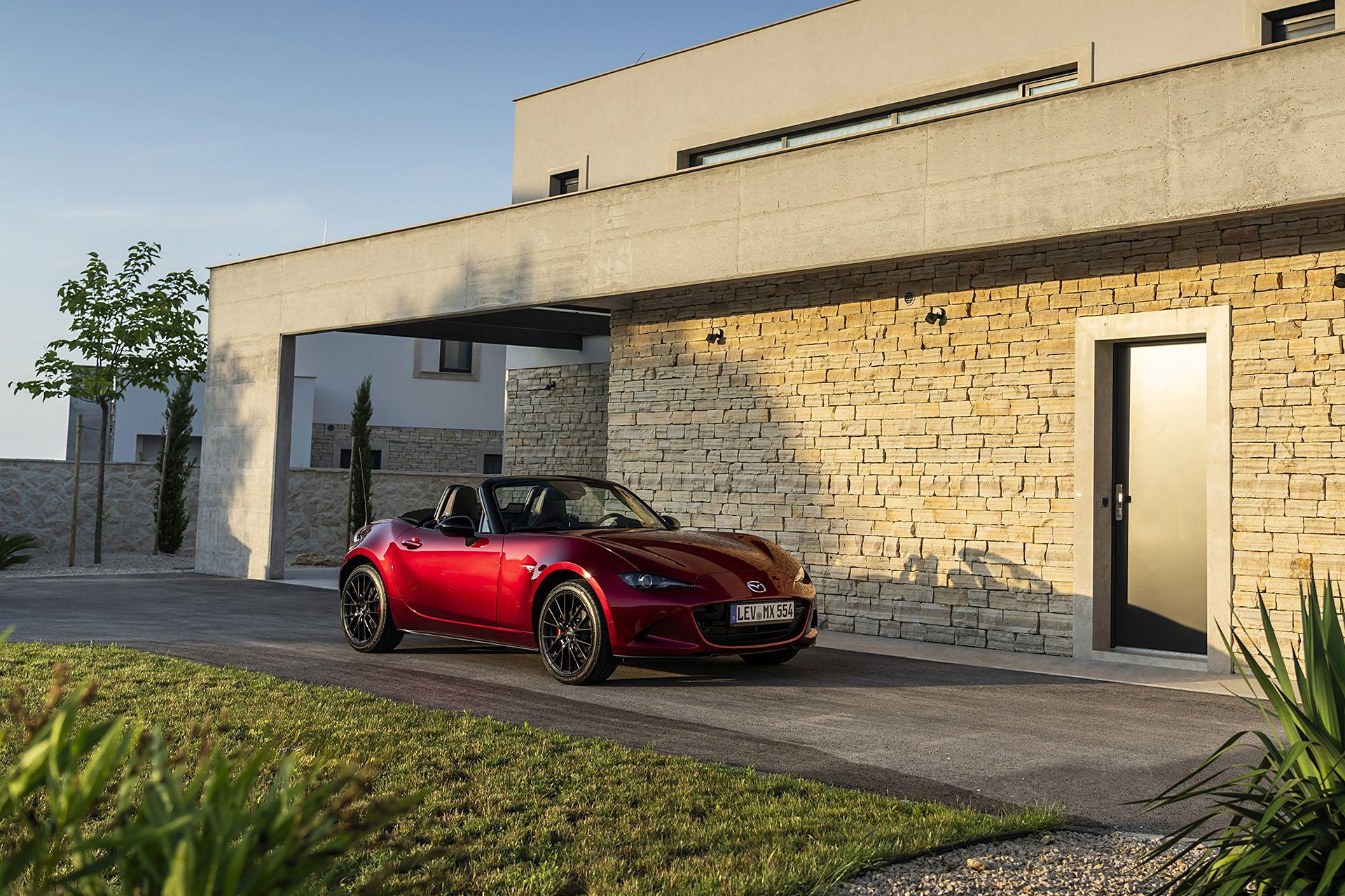 Discover Mazda Mazda MX5 Exterior Interior Images.Find all aspects and details of cars.