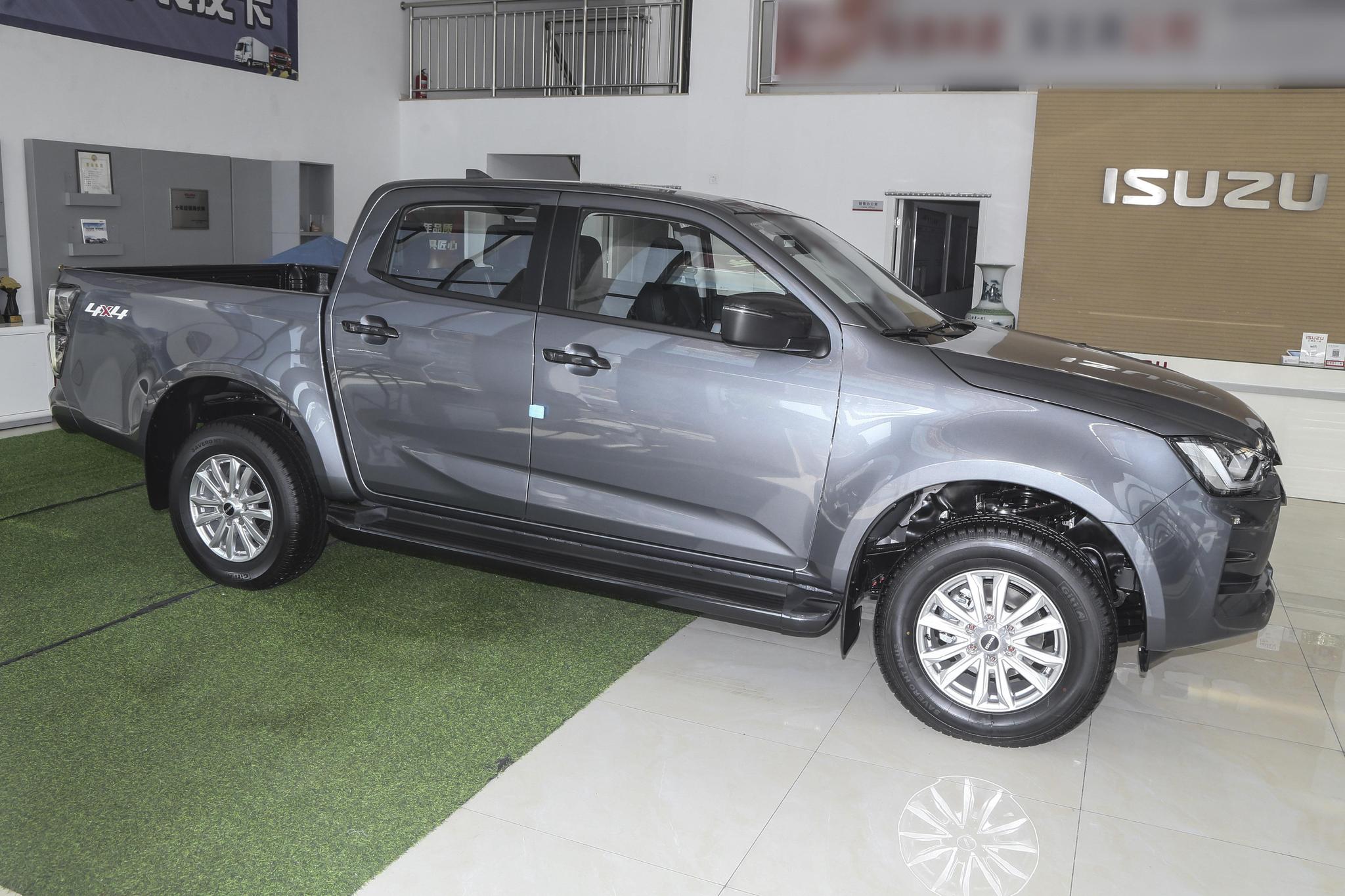 Discover Isuzu  Isuzu DMax Exterior Interior Images.Find all aspects and details of cars.