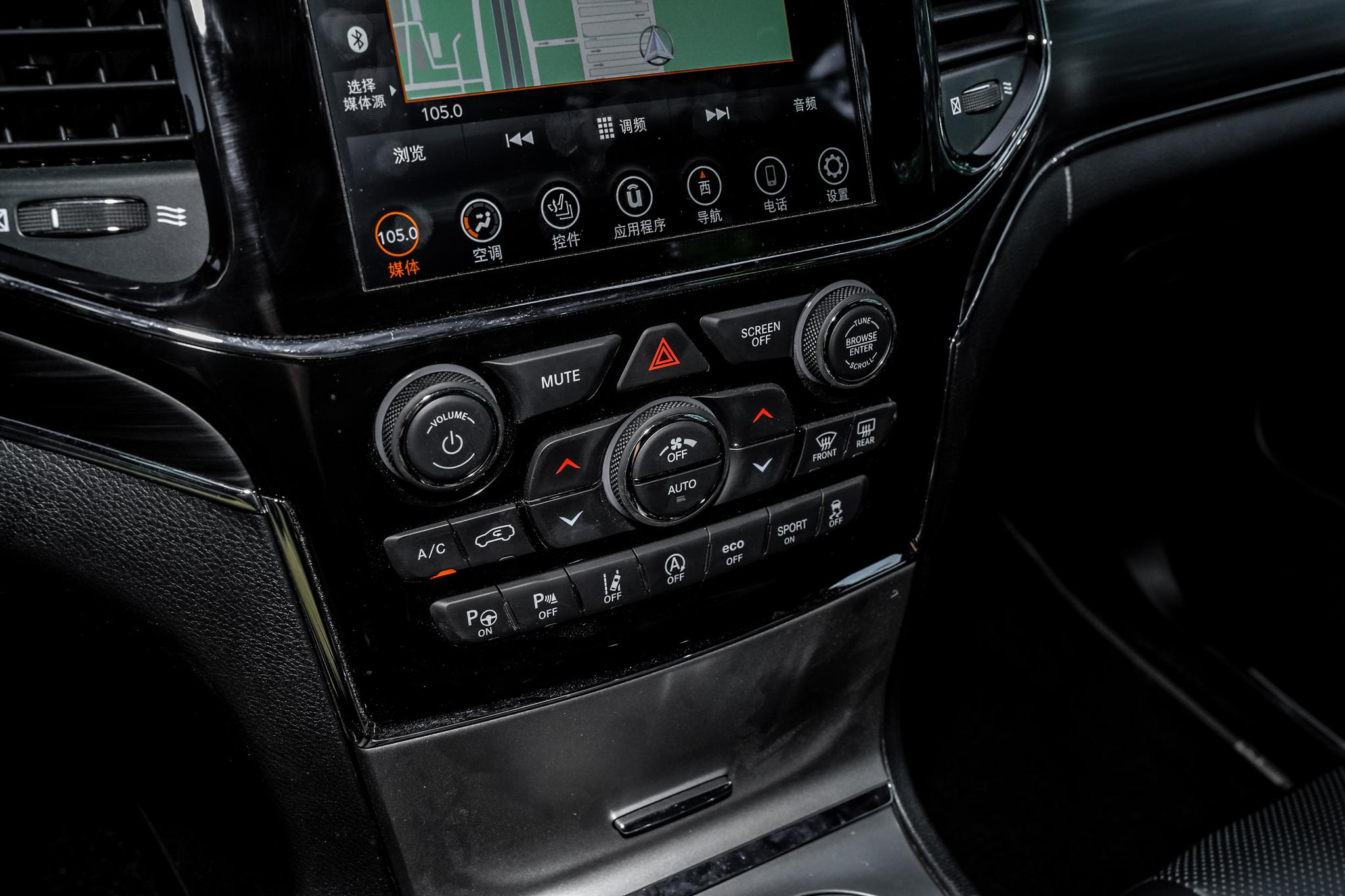 Discover Jeep Jeep Grand Cherokee Exterior Interior Images.Find all aspects and details of cars.