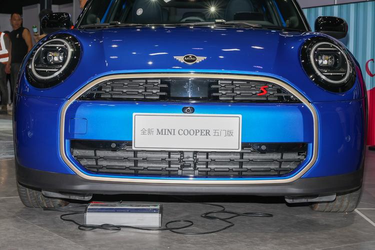 https://gcc-1307444343.cos.accelerate.myqcloud.com/gallery/33efa8ce1e72b1467ba6469a608e34b8.jpg