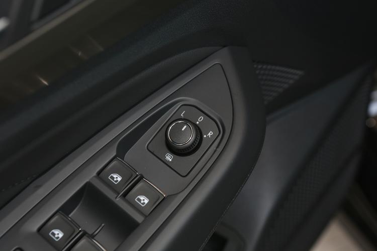 https://gcc-1307444343.cos.accelerate.myqcloud.com/gallery/91cfc59e2dcec472a8e7606939ce56d9.jpg