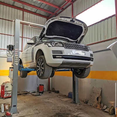 Discover automotive services, supported car makes, and amenities offered by Minister Auto Service in Salmabad. Our network ensures professional and efficient service to meet all your needs.