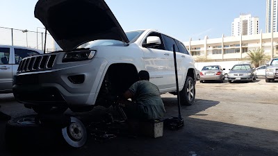  اكتشف خدمات السيارات والماركات المدعومة ووسائل الراحة التي يقدمها Al kowtar auto service في Manama. تضمن شبكتنا خدمة مهنية وسريعة لتلبية جميع احتياجاتك بكفاءة.