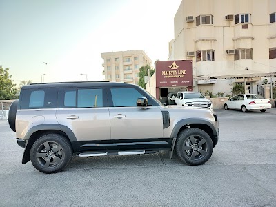  اكتشف خدمات السيارات والماركات المدعومة ووسائل الراحة التي يقدمها Majesty line car rental في Manama. تضمن شبكتنا خدمة مهنية وسريعة لتلبية جميع احتياجاتك بكفاءة.