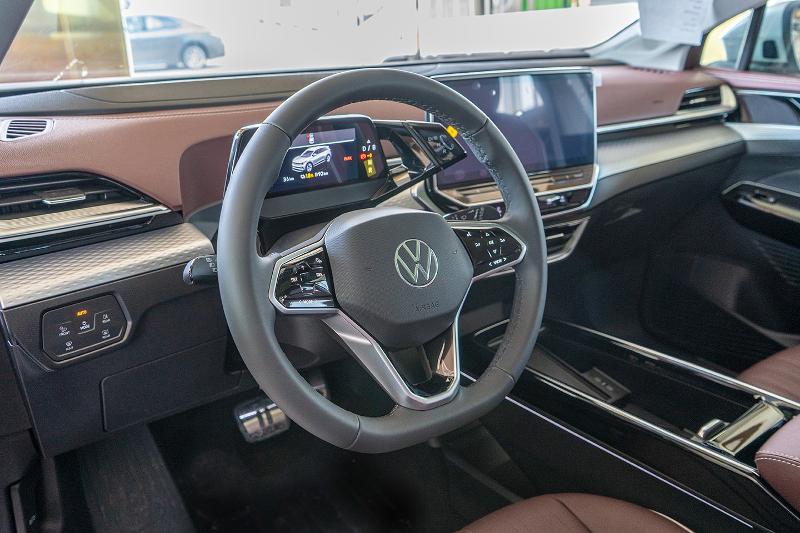 Discover Volkswagen Volkswagen ID.6 Exterior Interior Images.Find all aspects and details of cars.