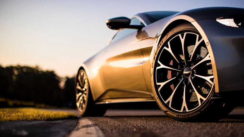 https://gcc-1307444343.cos.accelerate.myqcloud.com/images/08c49b/r_960x540/generations/generation_64966c9886f3d_aston-martin-vantage-exterior-rim.jpg