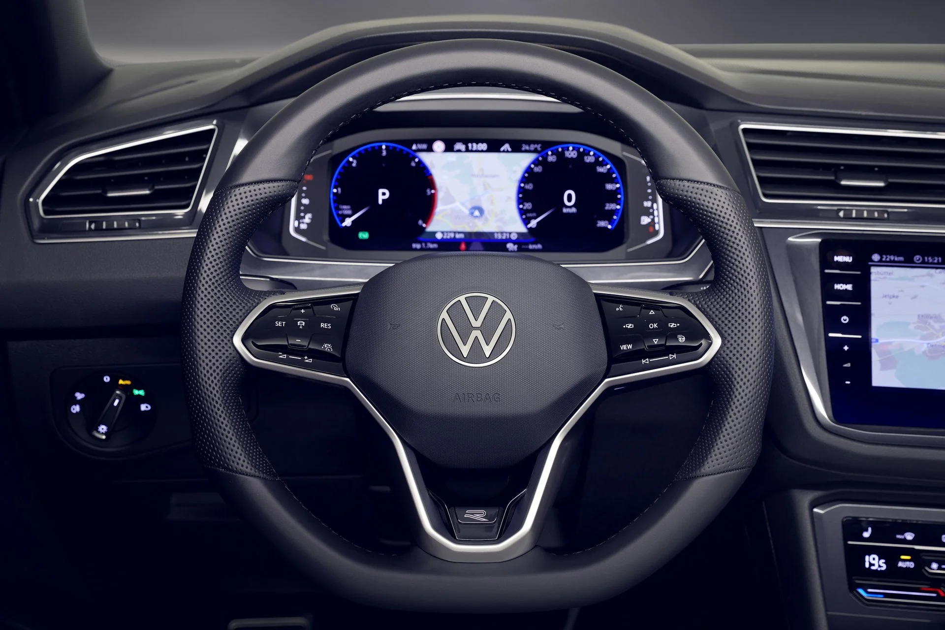 Discover Volkswagen Volkswagen Tiguan Exterior Interior Images.Find all aspects and details of cars.