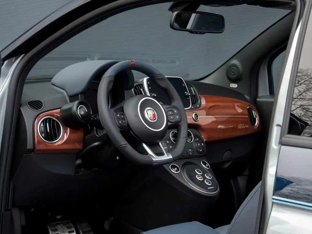 Discover Abarth Abarth 695 Exterior Interior Images.Find all aspects and details of cars.