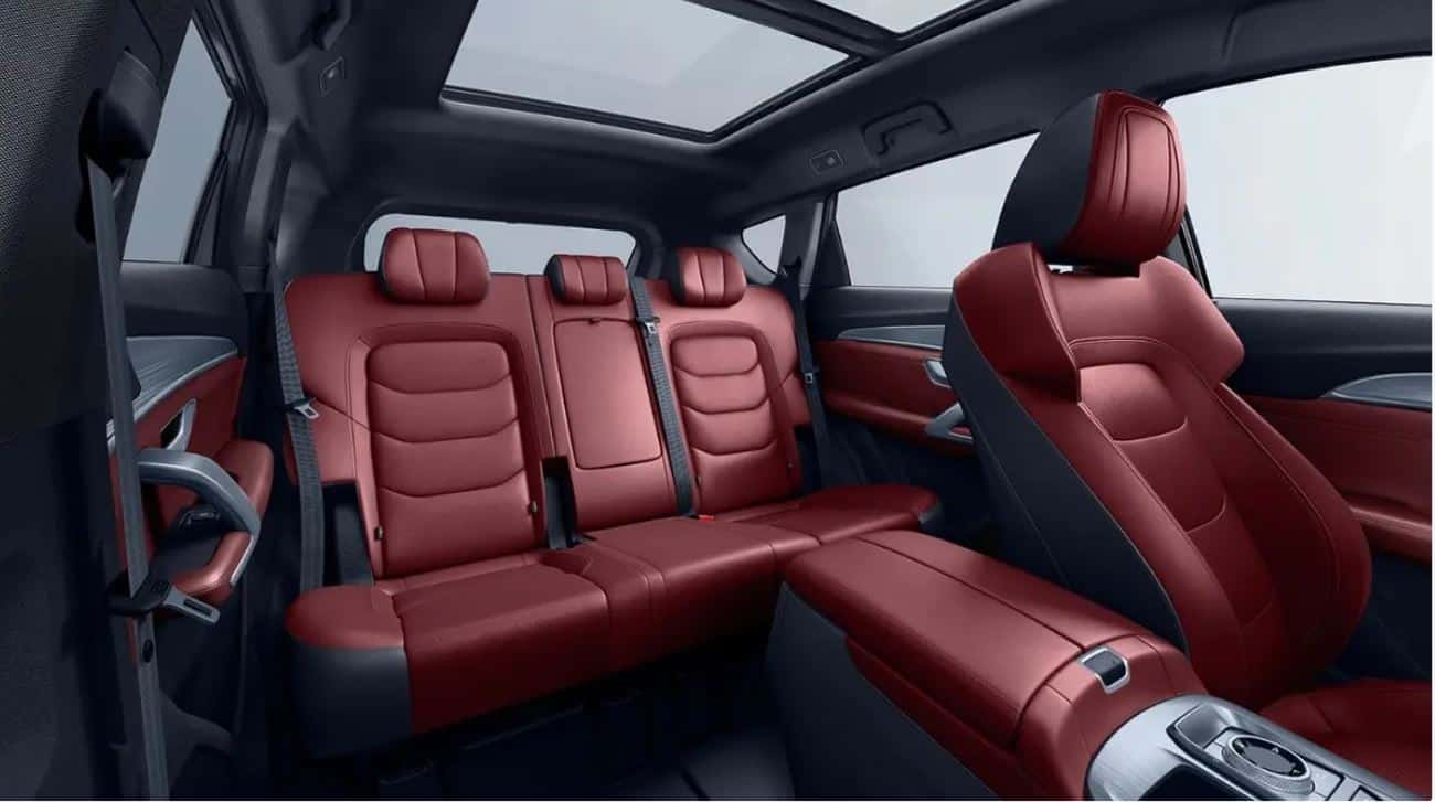 Discover JETOUR Jetour X70 Plus Exterior Interior Images.Find all aspects and details of cars.