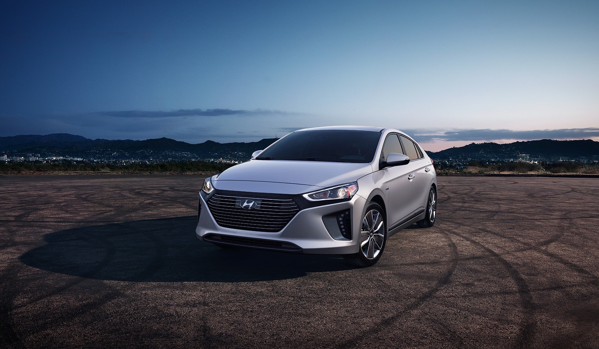 Discover Hyundai Hyundai Ioniq Exterior Interior Images.Find all aspects and details of cars.