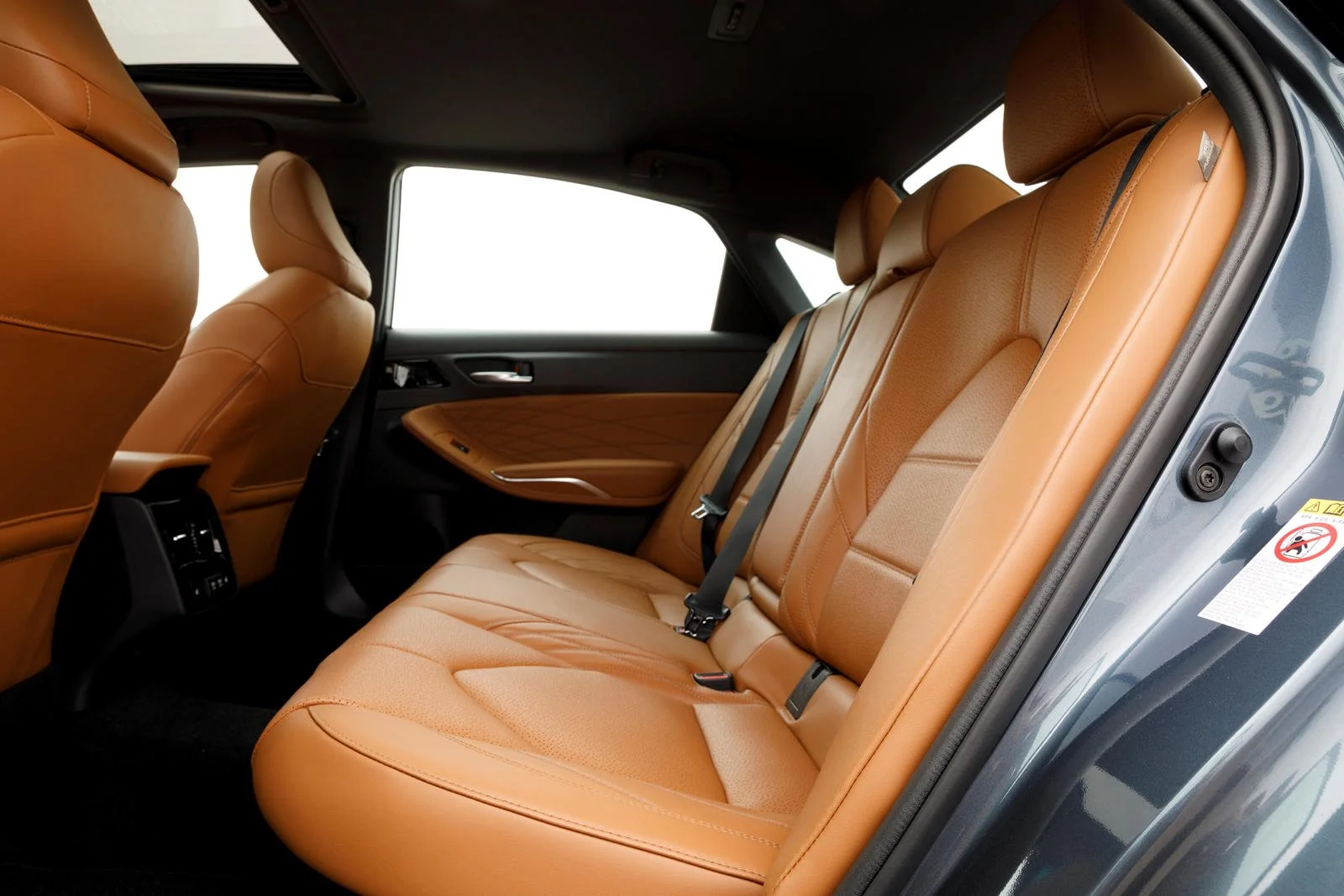 Discover Toyota Toyota Avalon Exterior Interior Images.Find all aspects and details of cars.