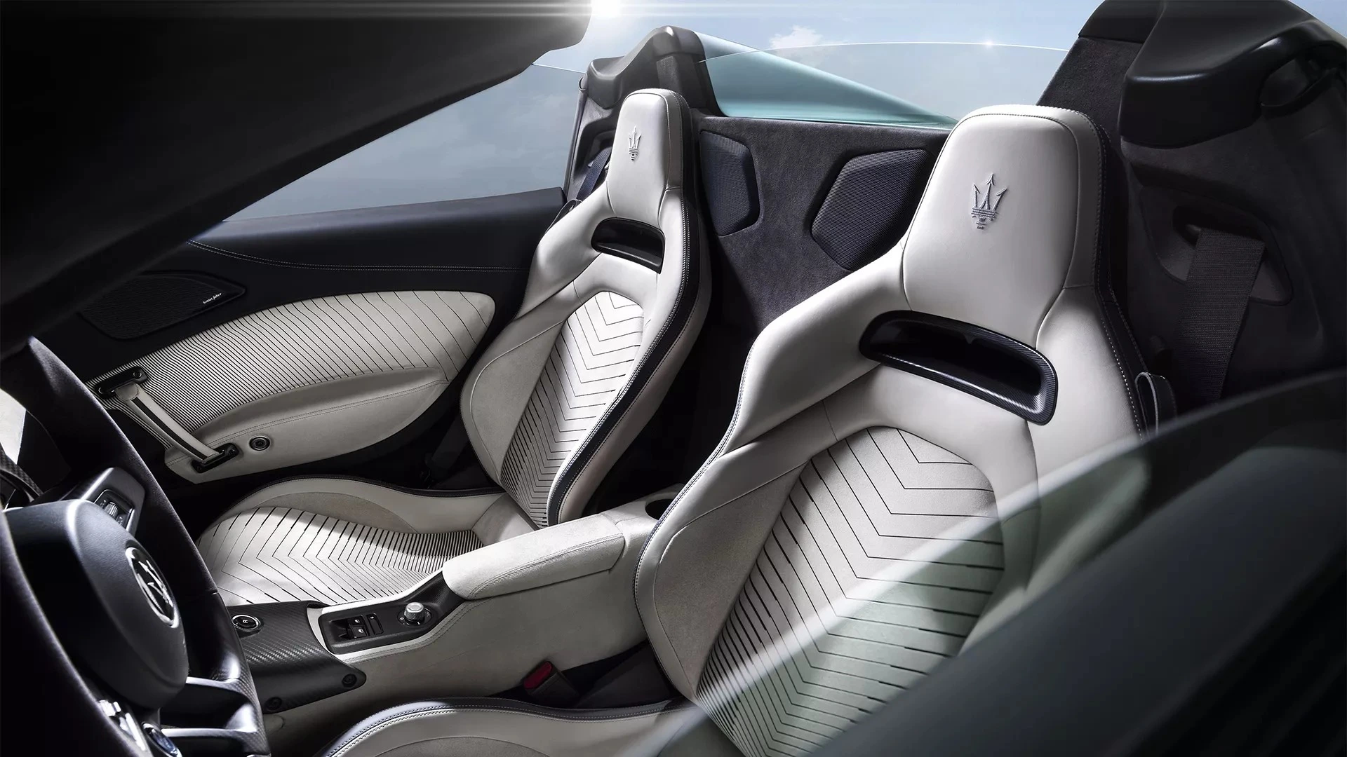 Discover Maserati Maserati MC20 Cielo Exterior Interior Images.Find all aspects and details of cars.