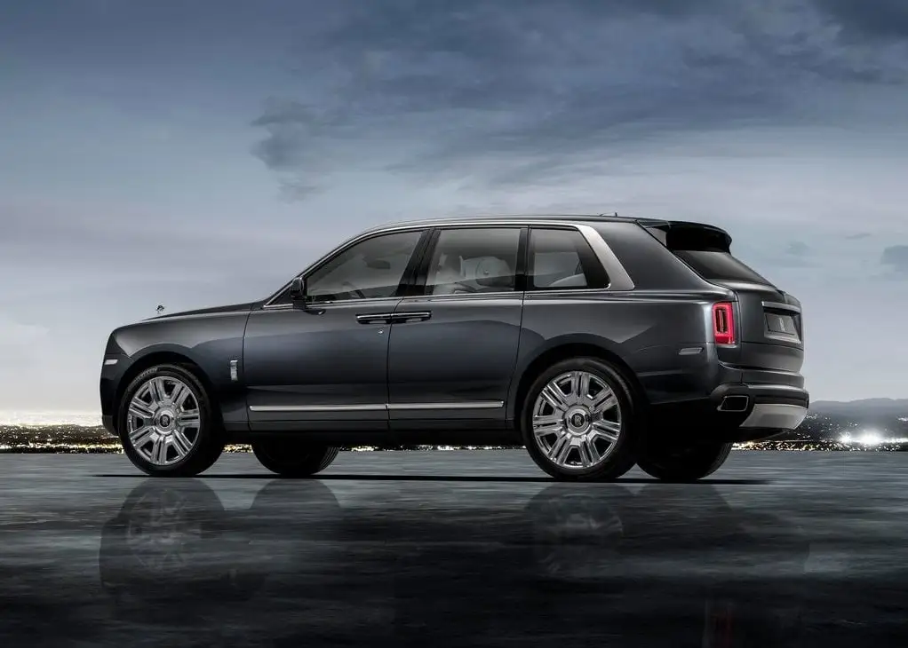 Discover Rolls-Royce Rolls-Royce Cullinan Exterior Interior Images.Find all aspects and details of cars.