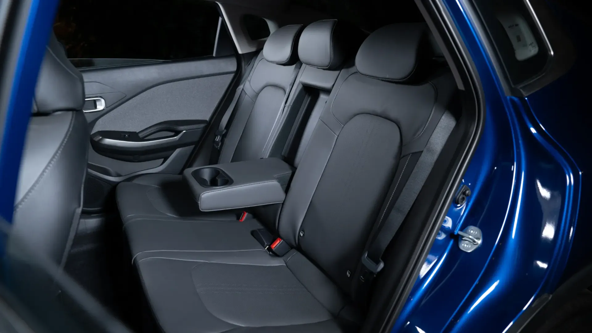 Discover Kia Kia K3 Exterior Interior Images.Find all aspects and details of cars.