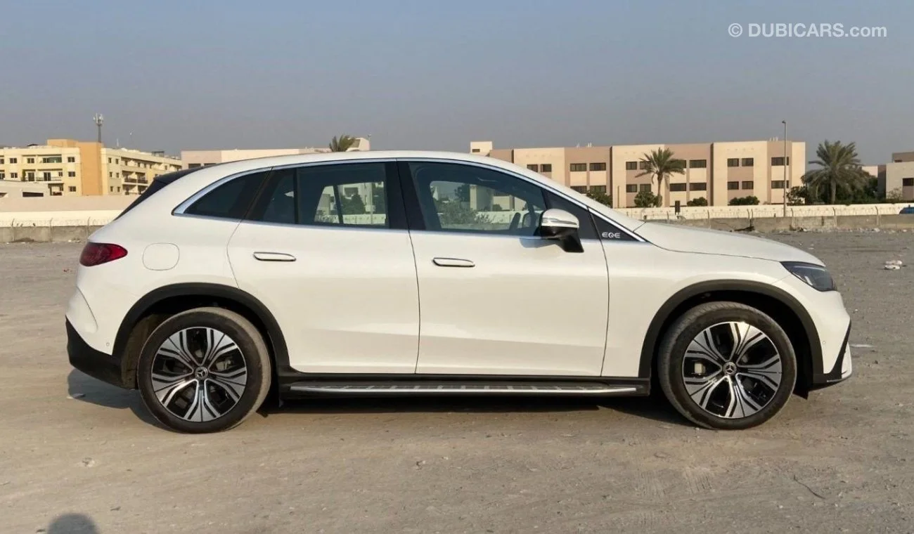 استكشف  مرسيدس بنز  مرسيدس بنز EQE 53 AMG SUV الصور الخارجية والداخلية. اكتشف جميع جوانب وتفاصيل السيارات.