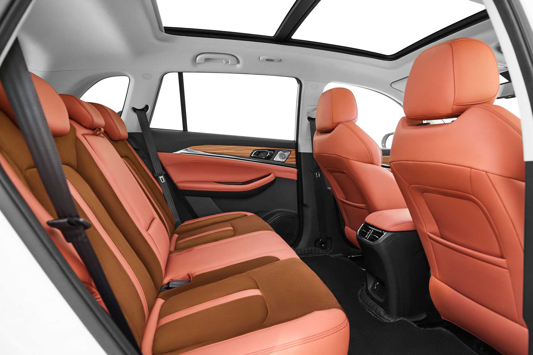 Discover Skywell Skywell ET5 Exterior Interior Images.Find all aspects and details of cars.