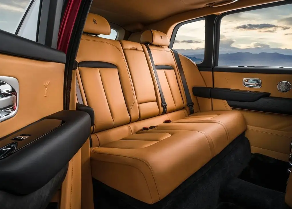 Discover Rolls-Royce Rolls-Royce Cullinan Exterior Interior Images.Find all aspects and details of cars.