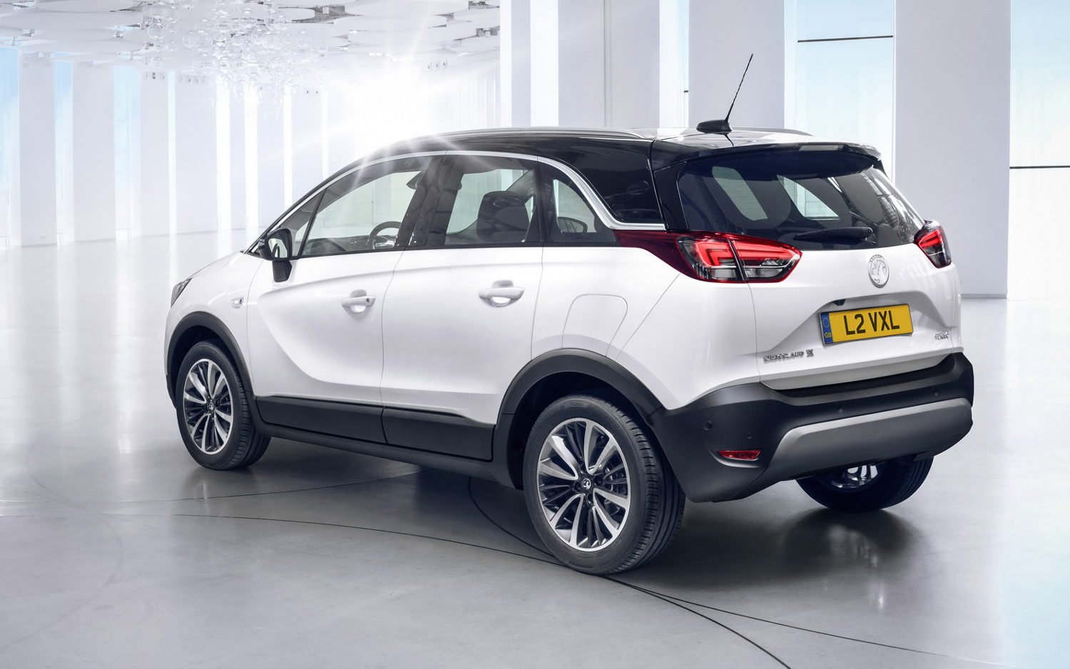 Discover Opel Opel Crossland X Exterior Interior Images.Find all aspects and details of cars.