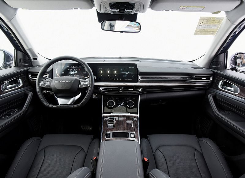 Discover EXEED Exeed VX Exterior Interior Images.Find all aspects and details of cars.