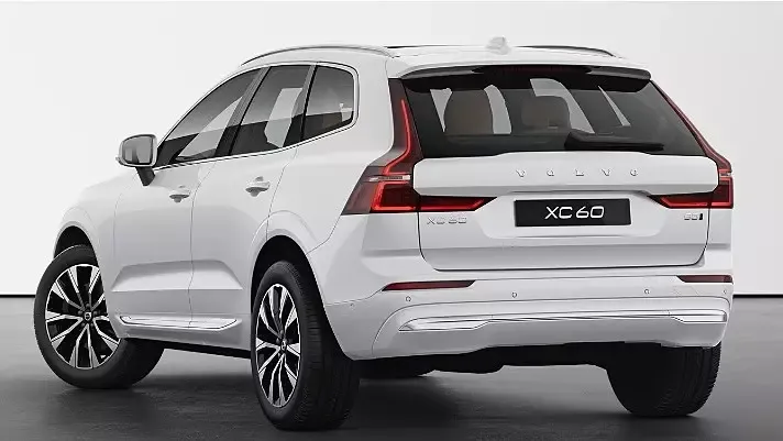 استكشف  فولفو  فولفو XC 60 الصور الخارجية والداخلية. اكتشف جميع جوانب وتفاصيل السيارات.