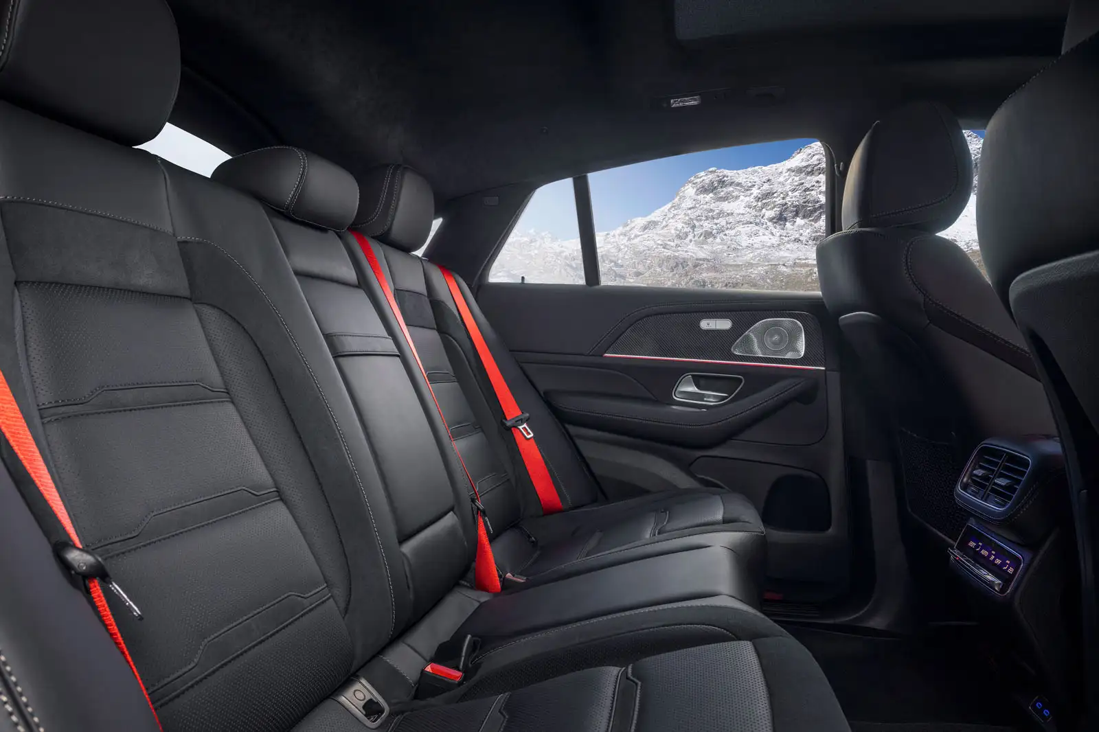 Discover Mercedes-Benz Mercedes-Benz GLE 53 AMG Exterior Interior Images.Find all aspects and details of cars.