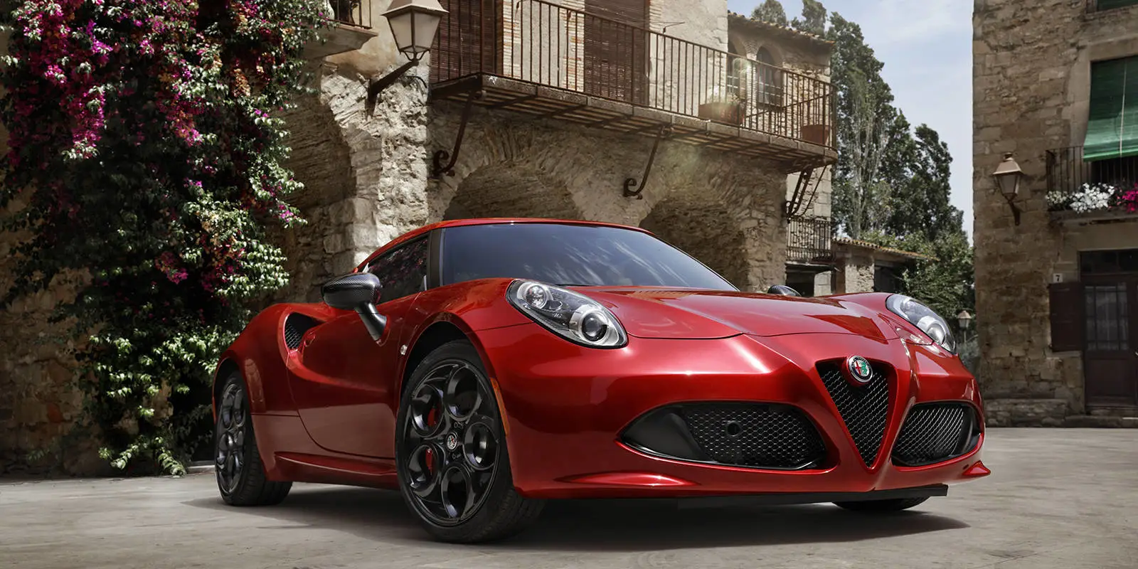 Discover Alfa-Romeo Alfa Romeo 4C Exterior Interior Images.Find all aspects and details of cars.