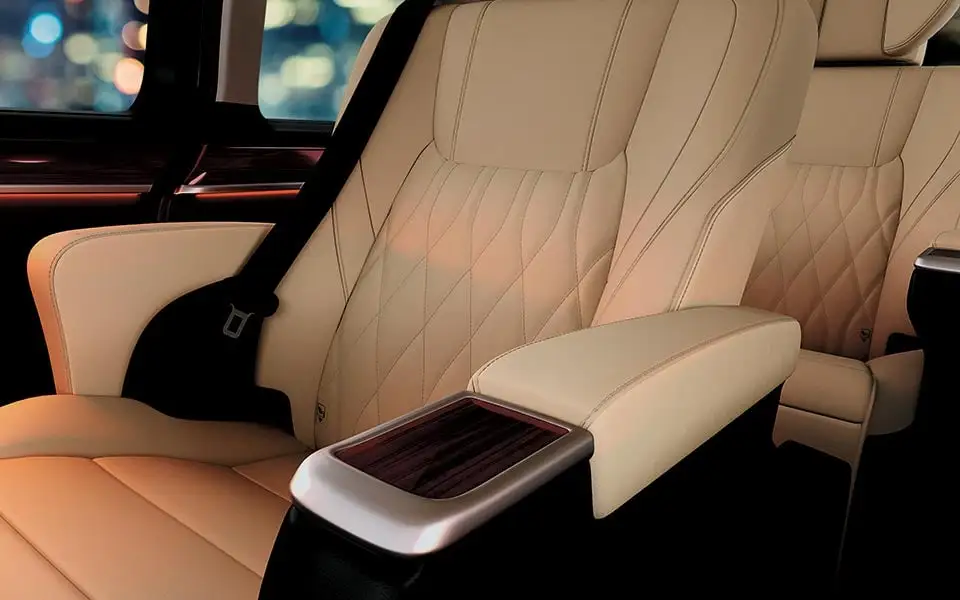 Discover Toyota Toyota Granvia Exterior Interior Images.Find all aspects and details of cars.