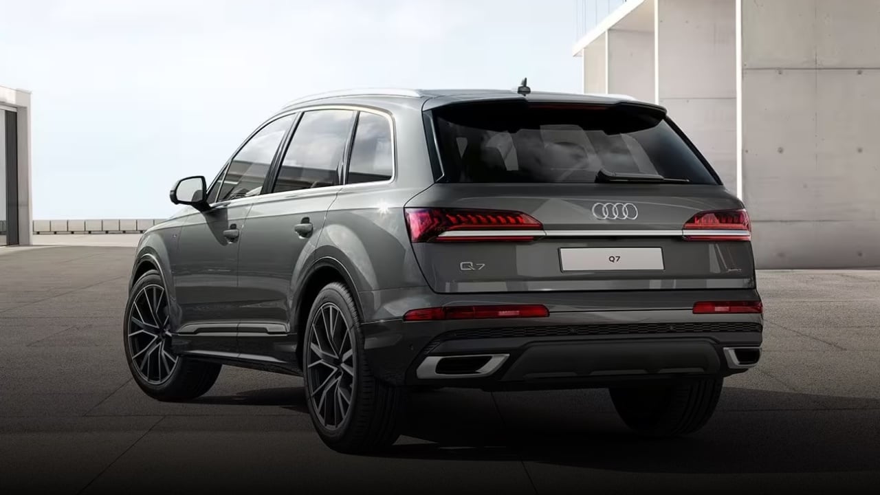 the 2th official image of Audi Q7.