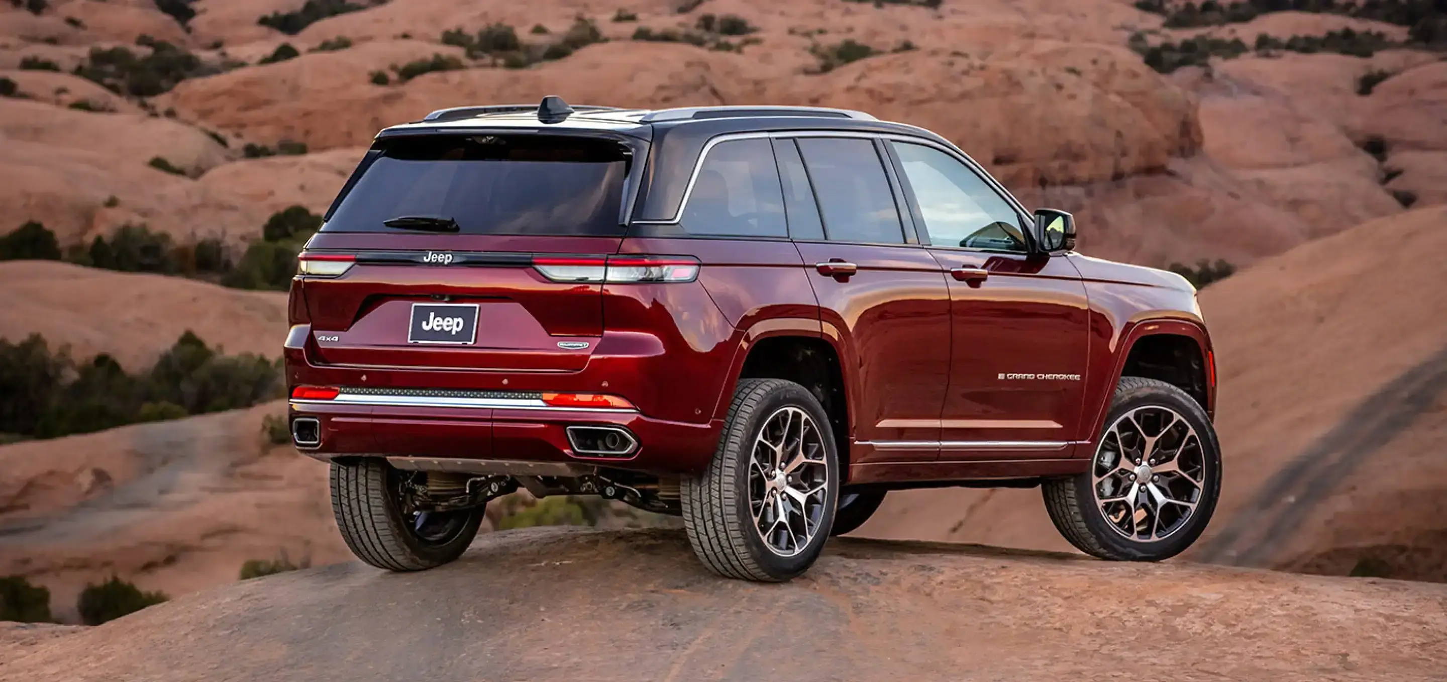 Discover Jeep Jeep Grand Cherokee Exterior Interior Images.Find all aspects and details of cars.