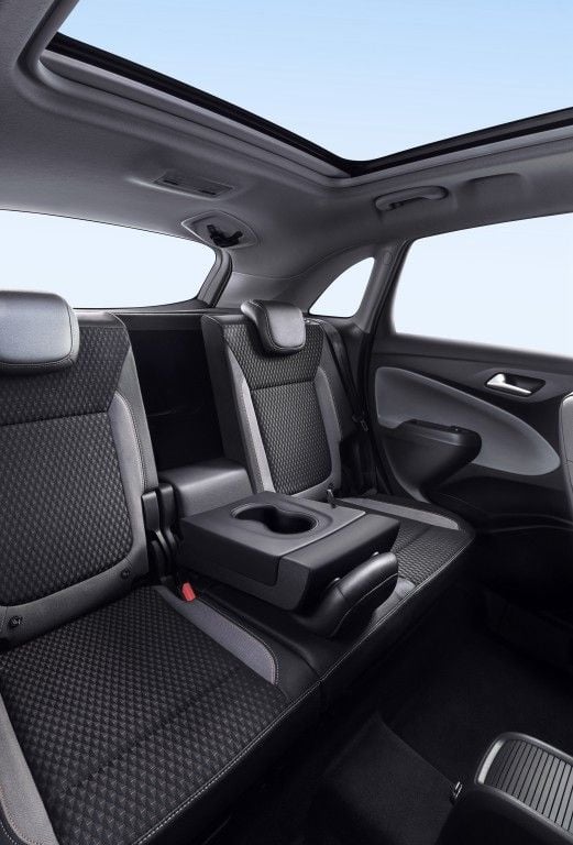 Discover Opel Opel Crossland X Exterior Interior Images.Find all aspects and details of cars.