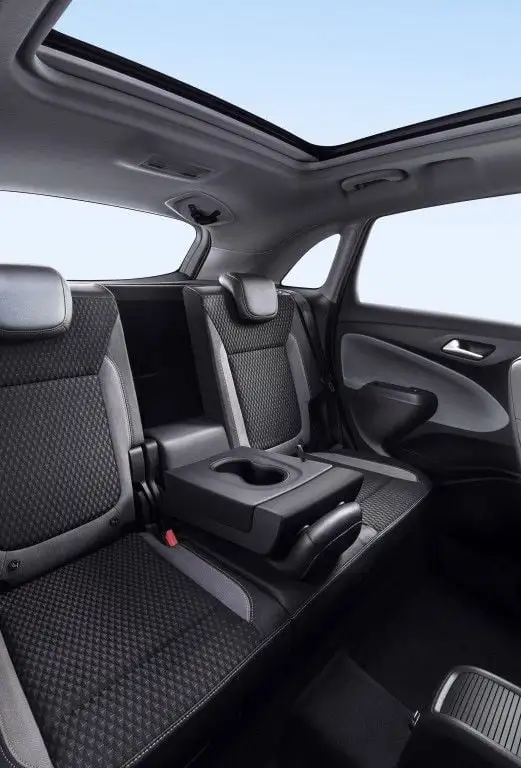 Discover Opel Opel Crossland X Exterior Interior Images.Find all aspects and details of cars.