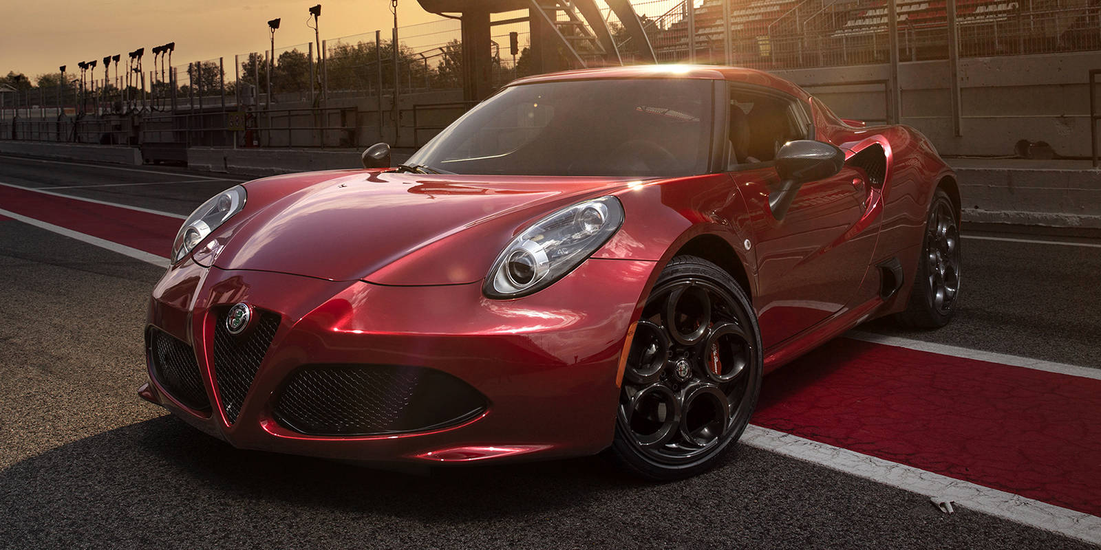 Discover Alfa-Romeo Alfa Romeo 4C Exterior Interior Images.Find all aspects and details of cars.