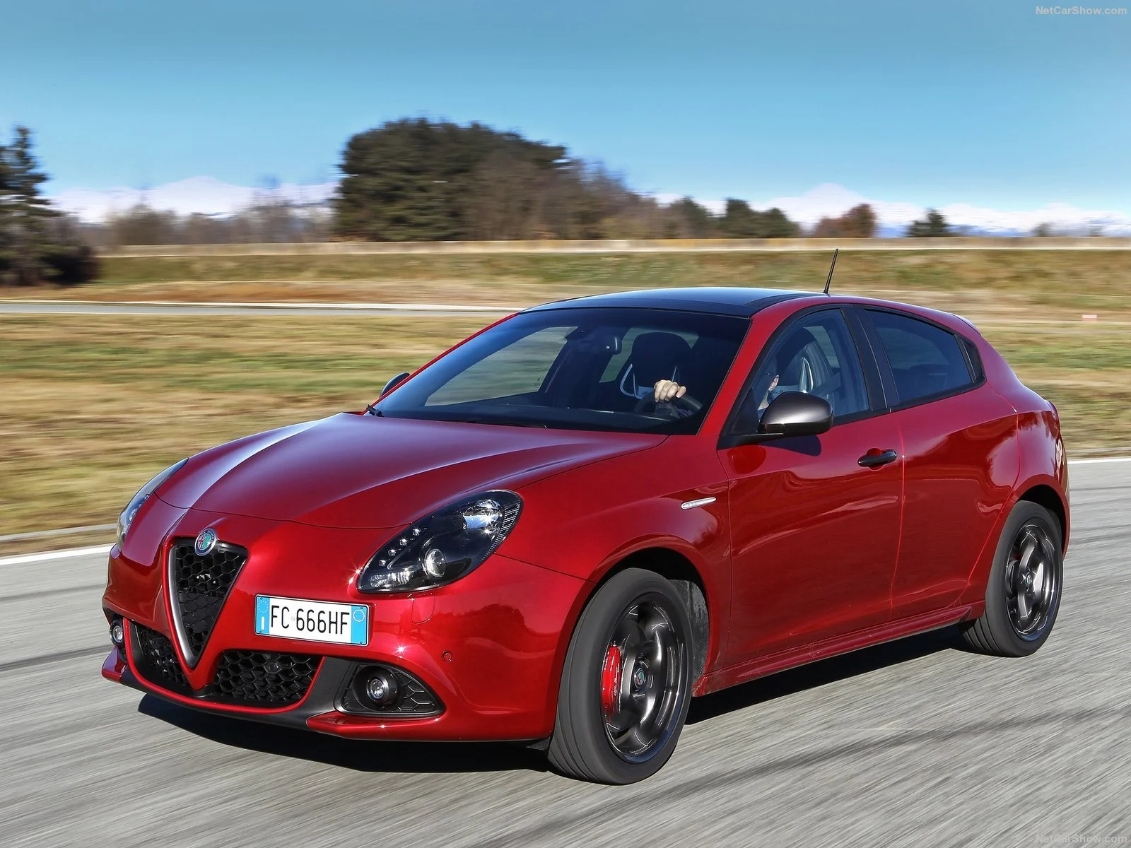 استكشف  ألفا روميو  ألفا روميو جوليتا Alfa Romeo Giulietta 2024 Super الصور الخارجية والداخلية. اكتشف جميع جوانب وتفاصيل السيارات.