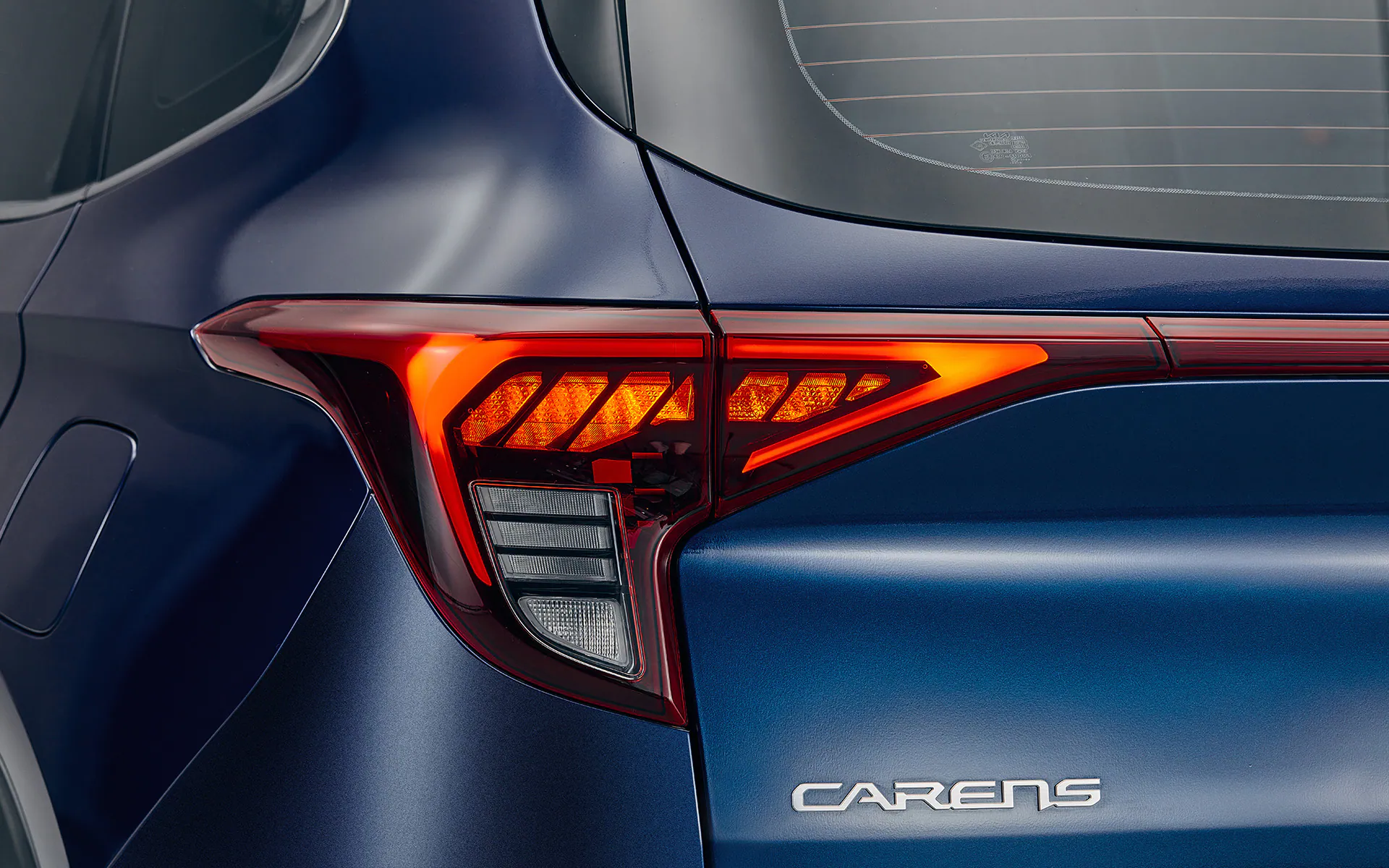 Discover Kia Kia Carens Exterior Interior Images.Find all aspects and details of cars.