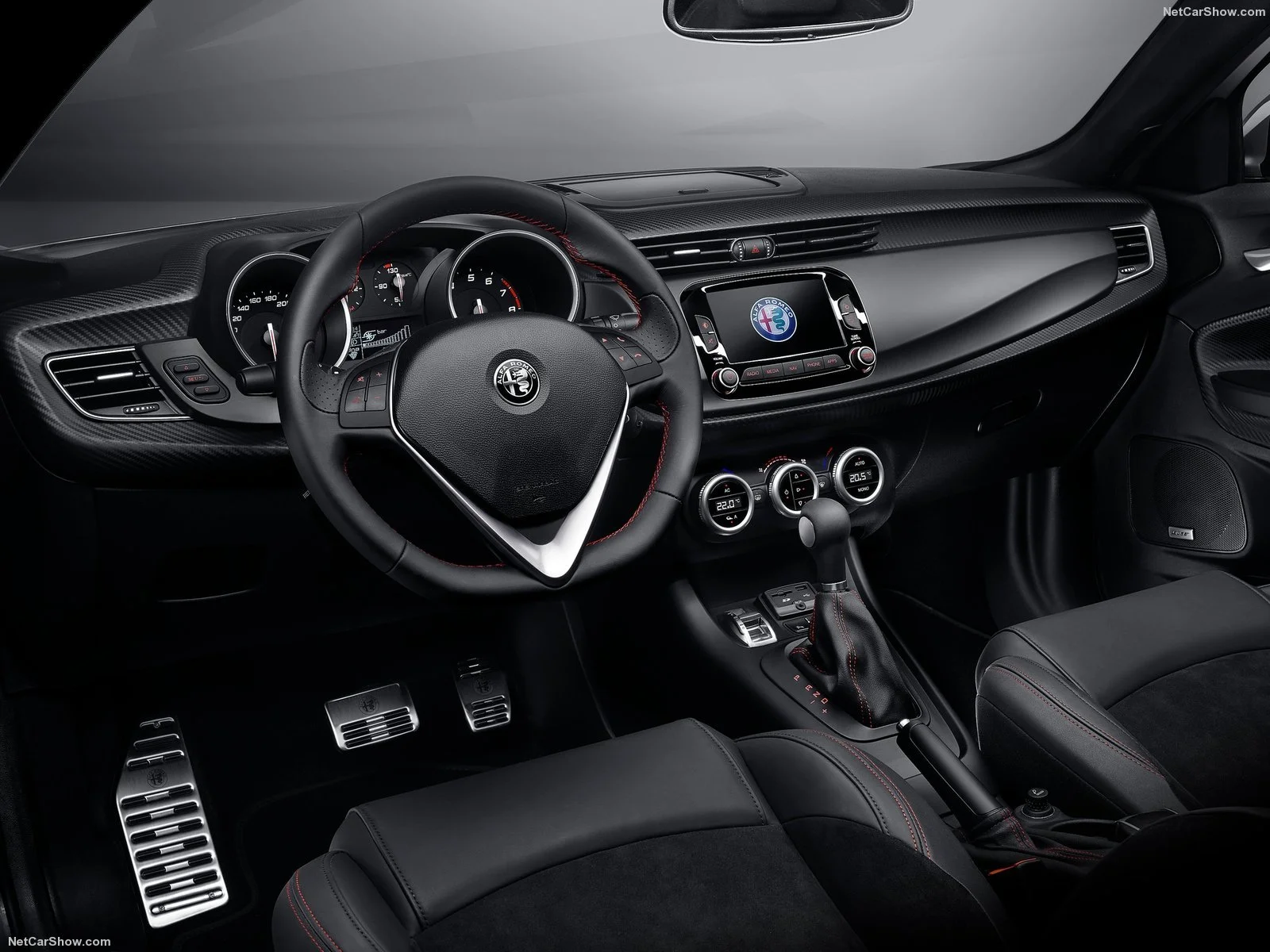 Discover Alfa-Romeo Alfa Romeo Giulietta Exterior Interior Images.Find all aspects and details of cars.