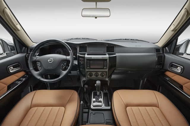 https://gcc-1307444343.cos.accelerate.myqcloud.com/images/9d1f66/r_960x540/generations/generation_65fbc353441fc_listing_main_nissan_patrol_super_safari_3_door_2017__2_.jpg