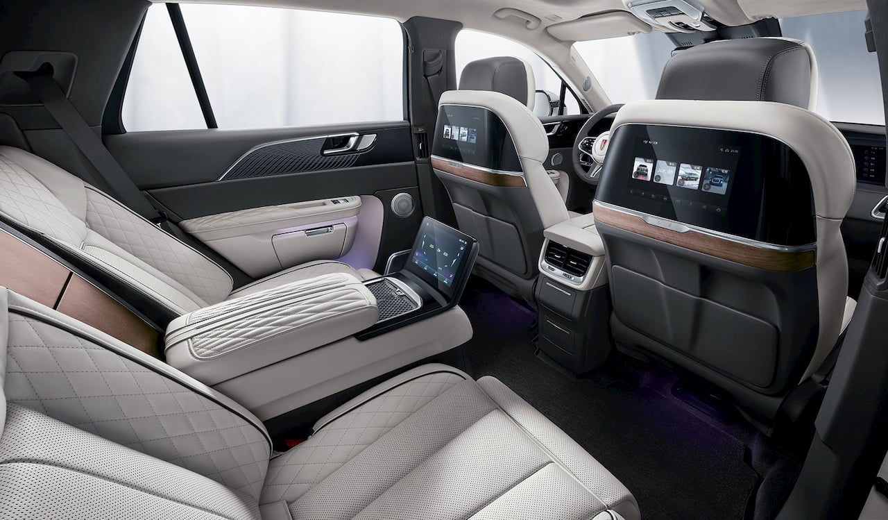 Discover Hong Qi HONGQI EHS9 Exterior Interior Images.Find all aspects and details of cars.