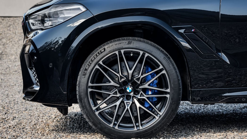 Discover BMW BMW X6M Exterior Interior Images.Find all aspects and details of cars.